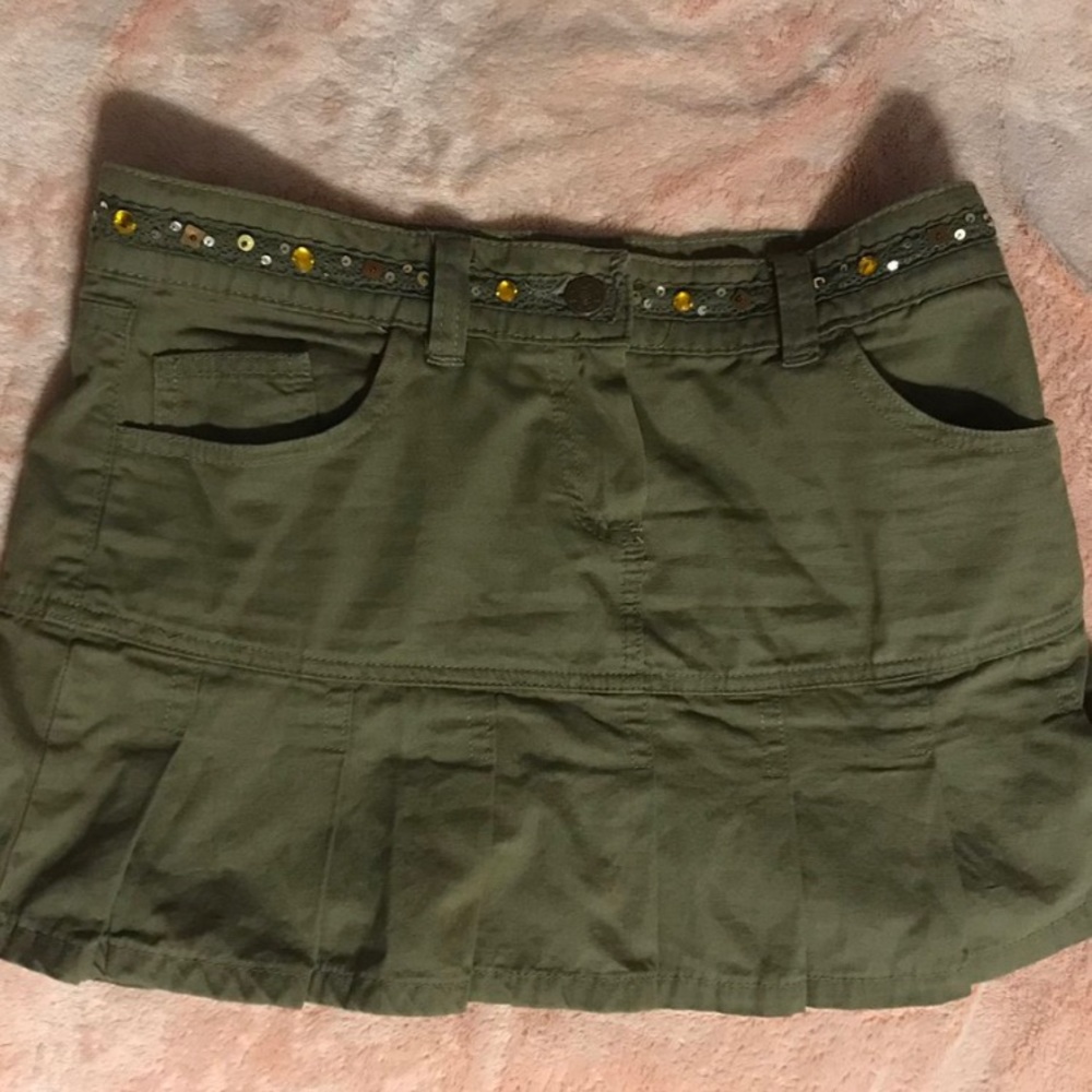ISO army green bottom pleated low rise skirt